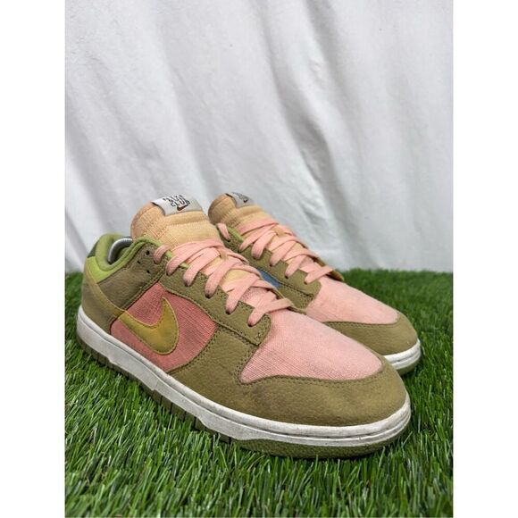 Size 10.5 -‎ Nike Dunk Low Sun Club - Arctic Orange Sanded Gold - Picture 1 of 8